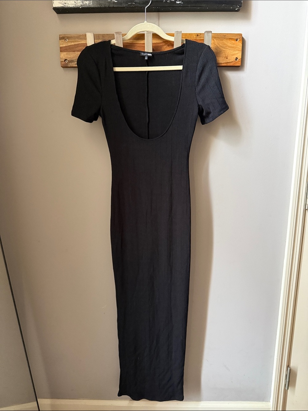 Fashion Nova - Black Ribbed Scoop Neck Short Sleeve Maxi Dress